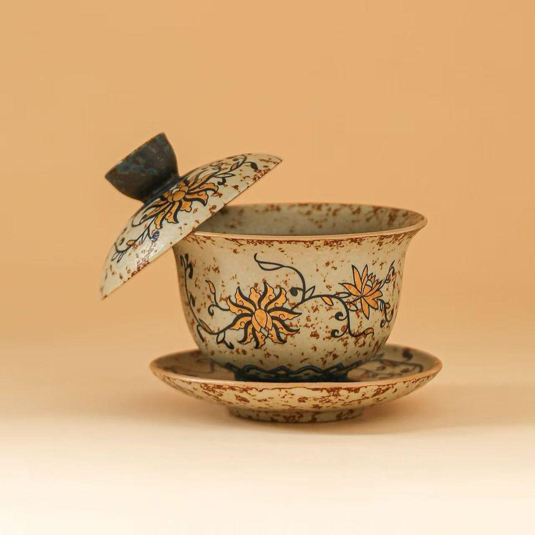 花模様の蓋付き陶器茶碗セット