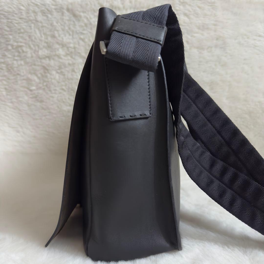 美品　プラダ　レザー　ショルダーバッグ　ブラック　ギャランティーカード付属