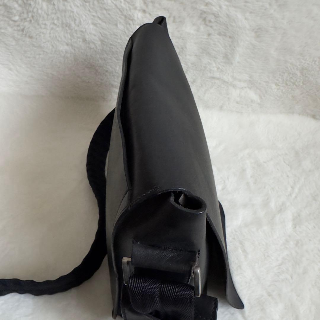 美品　プラダ　レザー　ショルダーバッグ　ブラック　ギャランティーカード付属