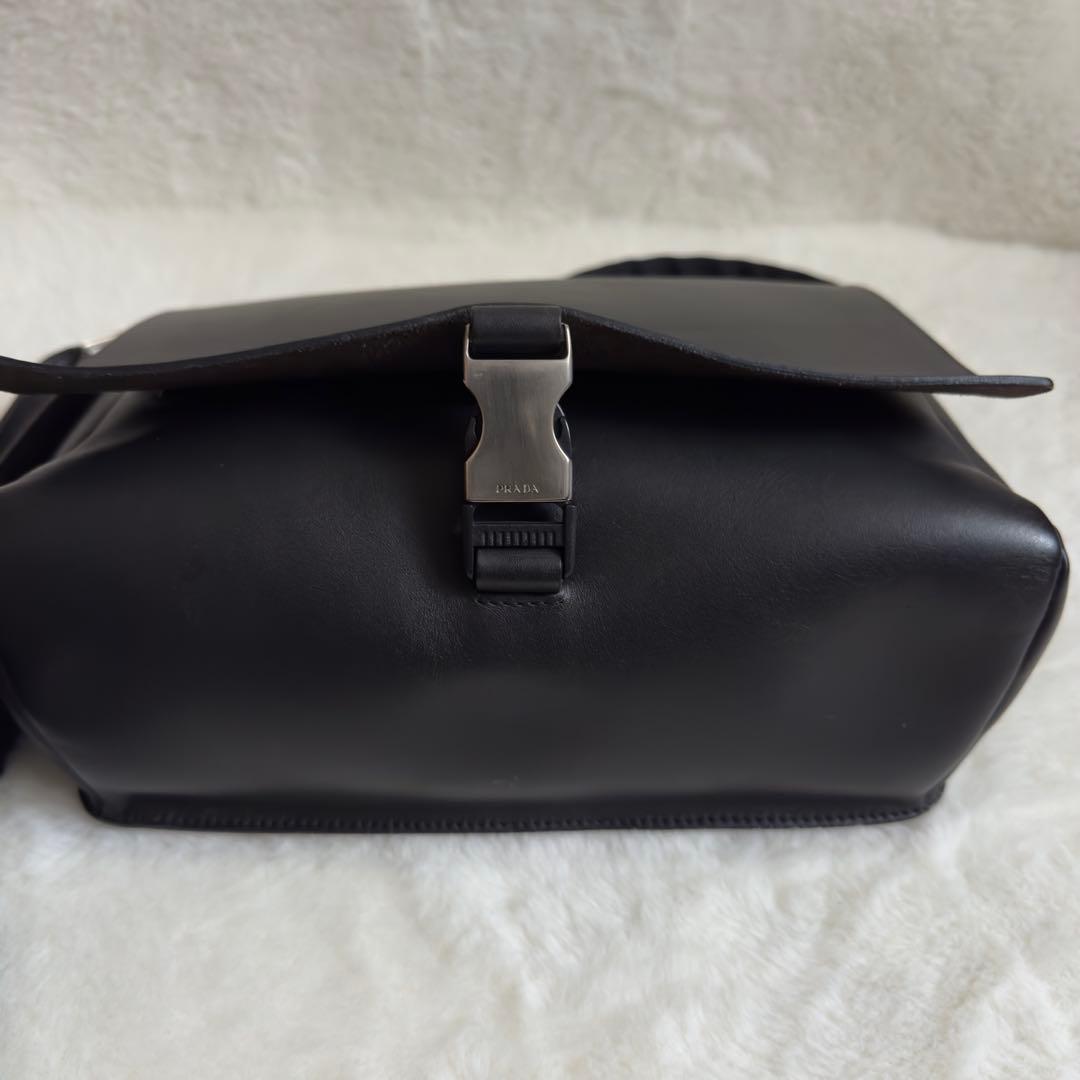 美品　プラダ　レザー　ショルダーバッグ　ブラック　ギャランティーカード付属