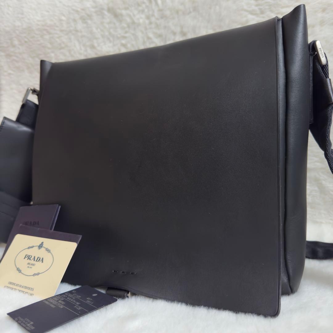 美品　プラダ　レザー　ショルダーバッグ　ブラック　ギャランティーカード付属