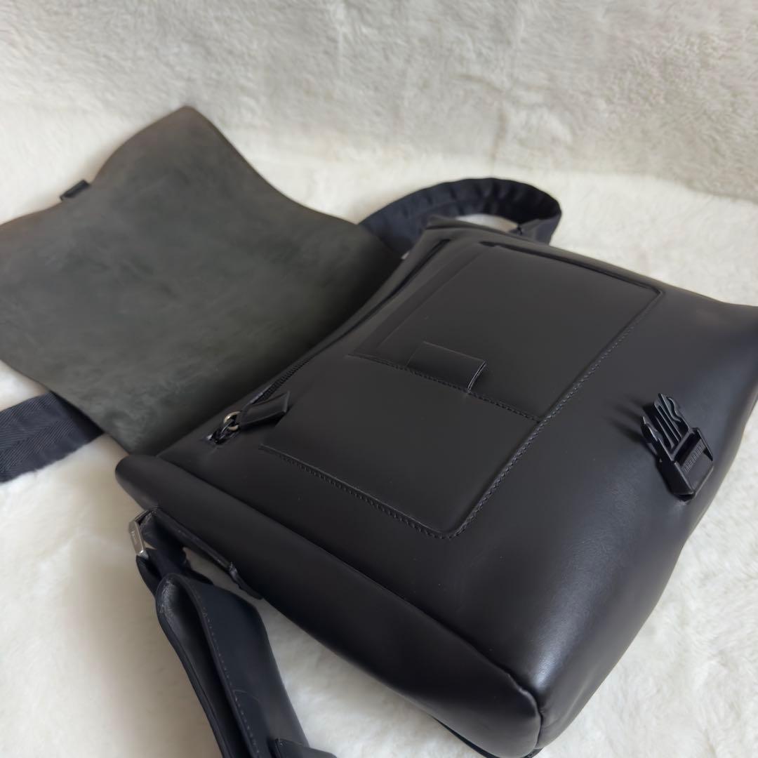 美品　プラダ　レザー　ショルダーバッグ　ブラック　ギャランティーカード付属