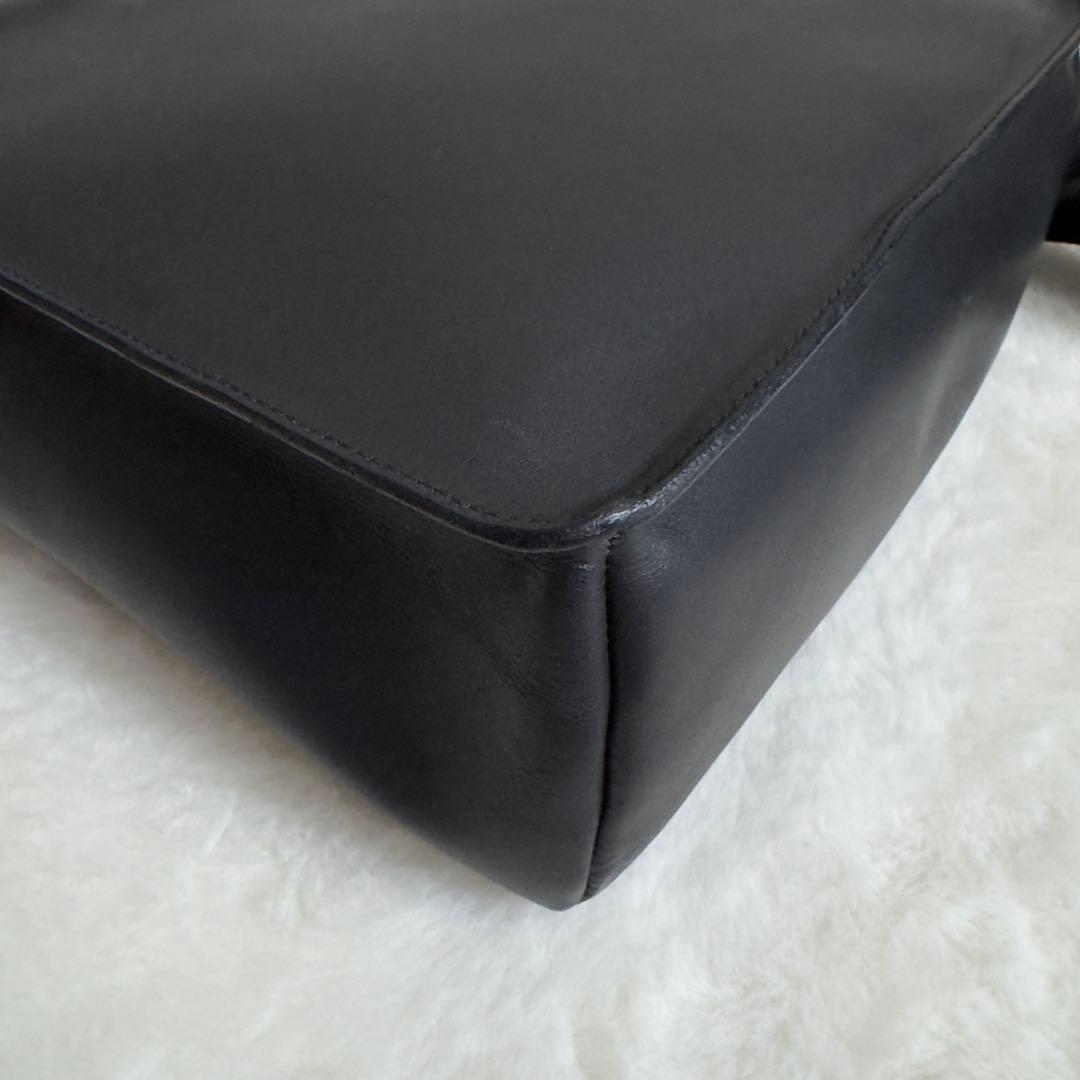 美品　プラダ　レザー　ショルダーバッグ　ブラック　ギャランティーカード付属