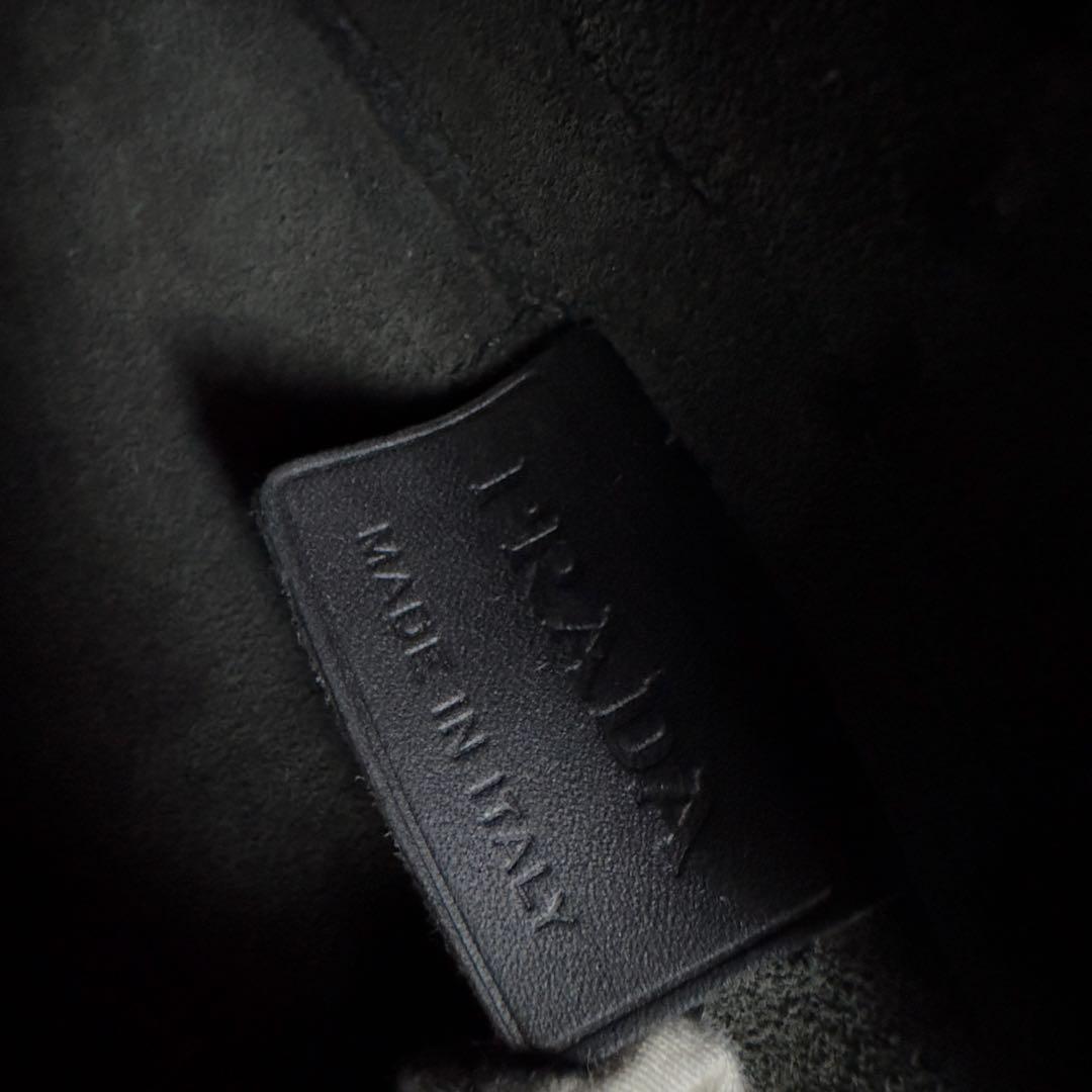 美品　プラダ　レザー　ショルダーバッグ　ブラック　ギャランティーカード付属