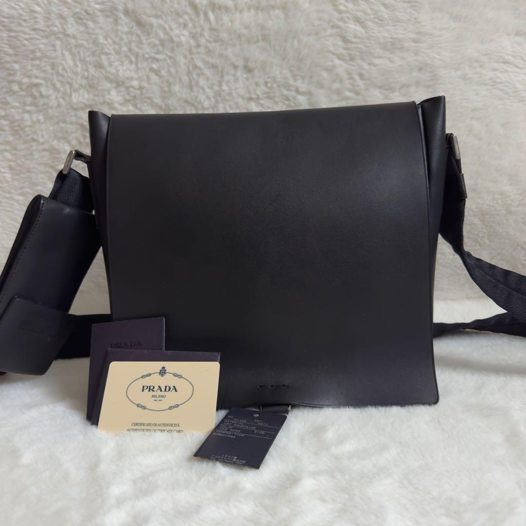 美品　プラダ　レザー　ショルダーバッグ　ブラック　ギャランティーカード付属