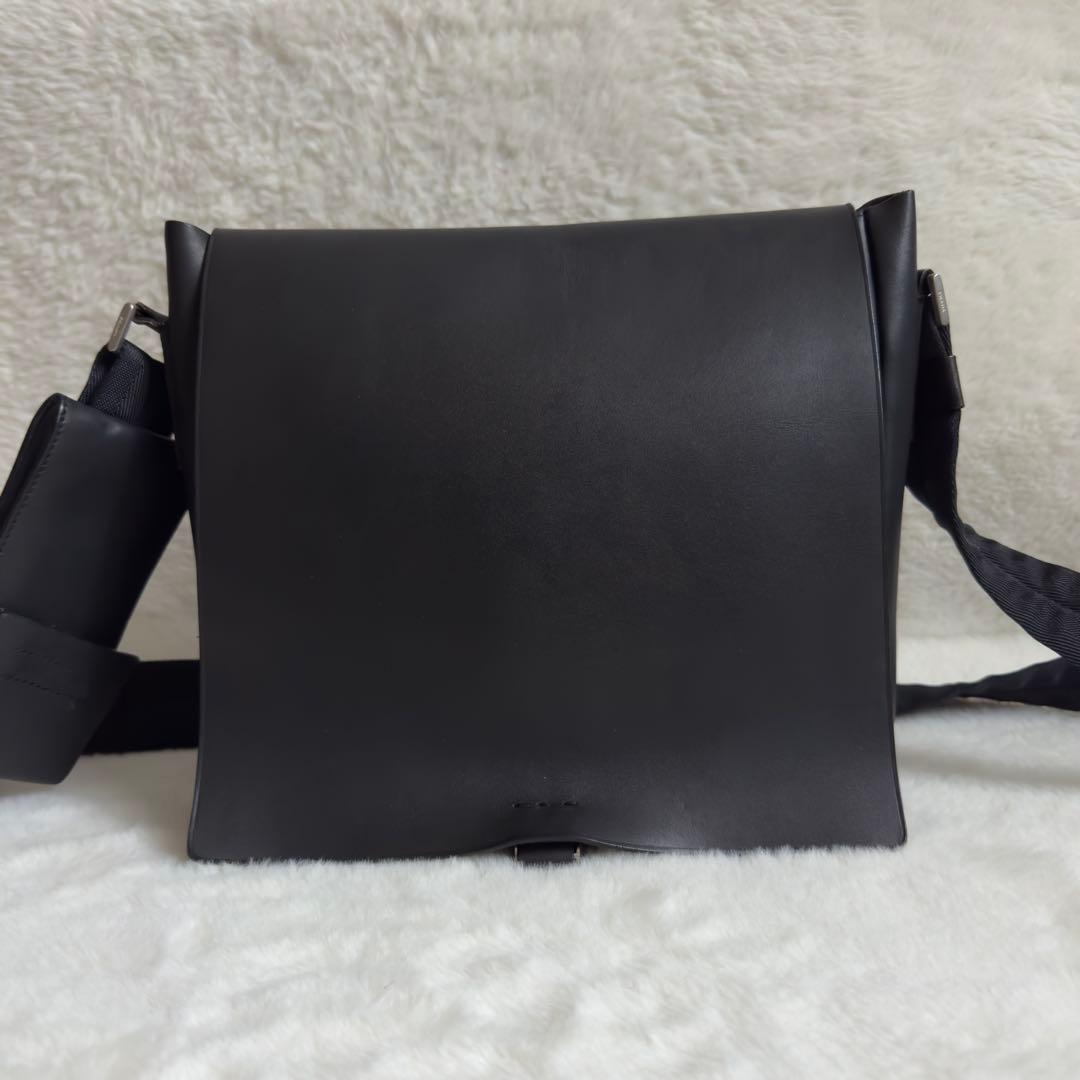 美品　プラダ　レザー　ショルダーバッグ　ブラック　ギャランティーカード付属