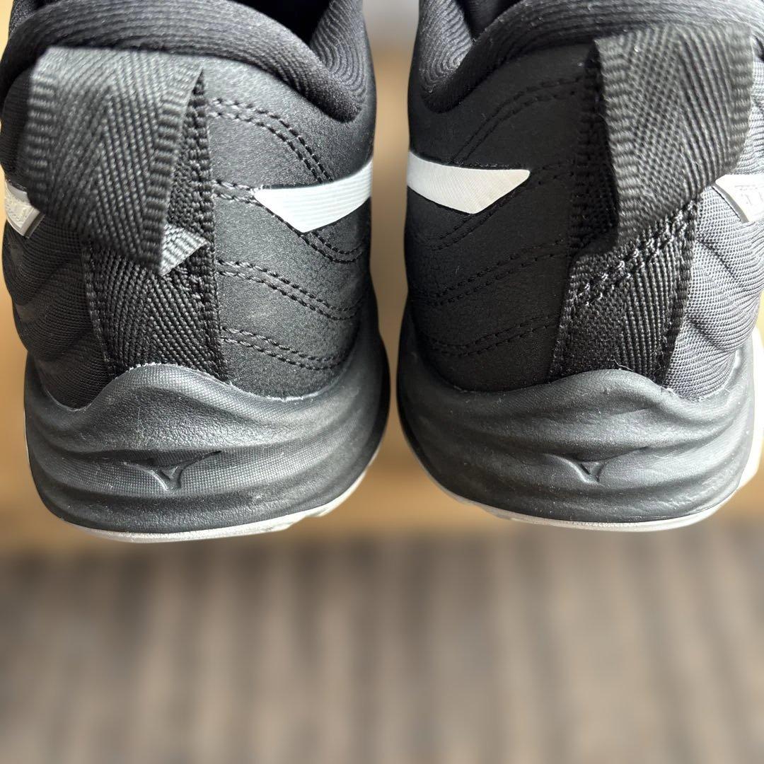 MIZUNO バレーボールシューズ　モーメンタルエリート　24cm