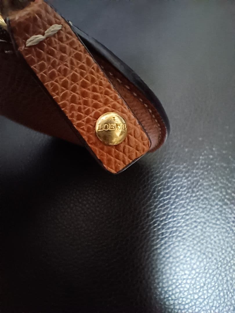 極美品☆ロエベ☆アナグラムシボ革丸型ケース☆ブラウン☆メンズレディース