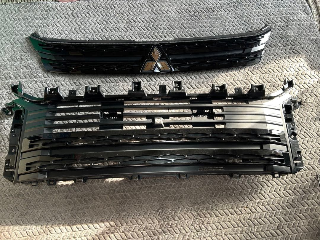 新車デリカD5 純正シャモニーフロントグリル