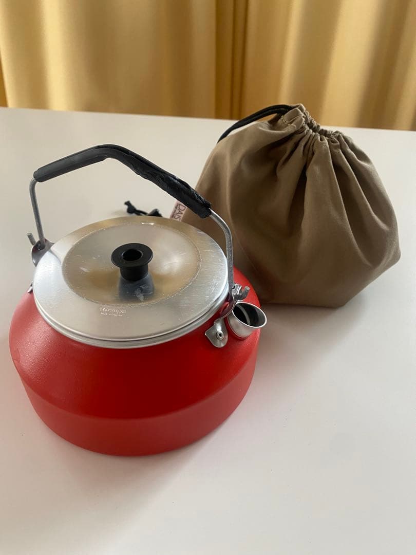 トランギア　赤アルミケトル 約0.6L 持ち運びバッグ付き