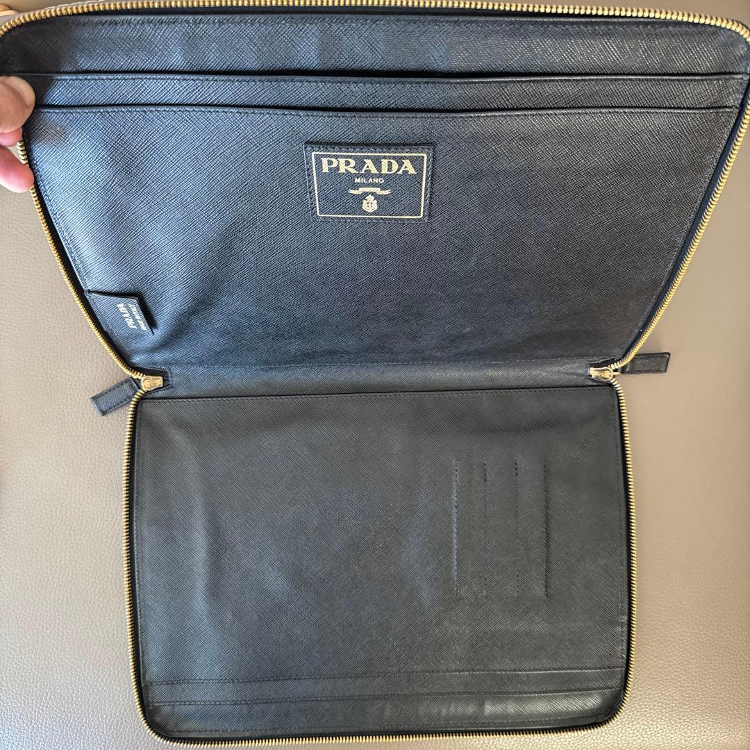 最終値引げ！Prada ドキュメントケース
