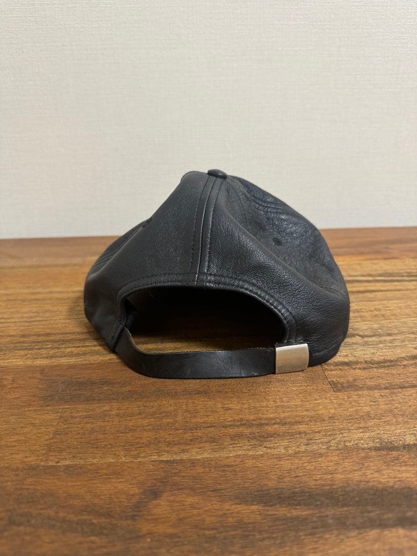 ぐるる　supreme レザーキャップ