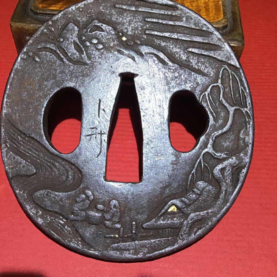 鐵地色絵鋤下彫　山水吾妻家図柄　在銘　江戸時代保証