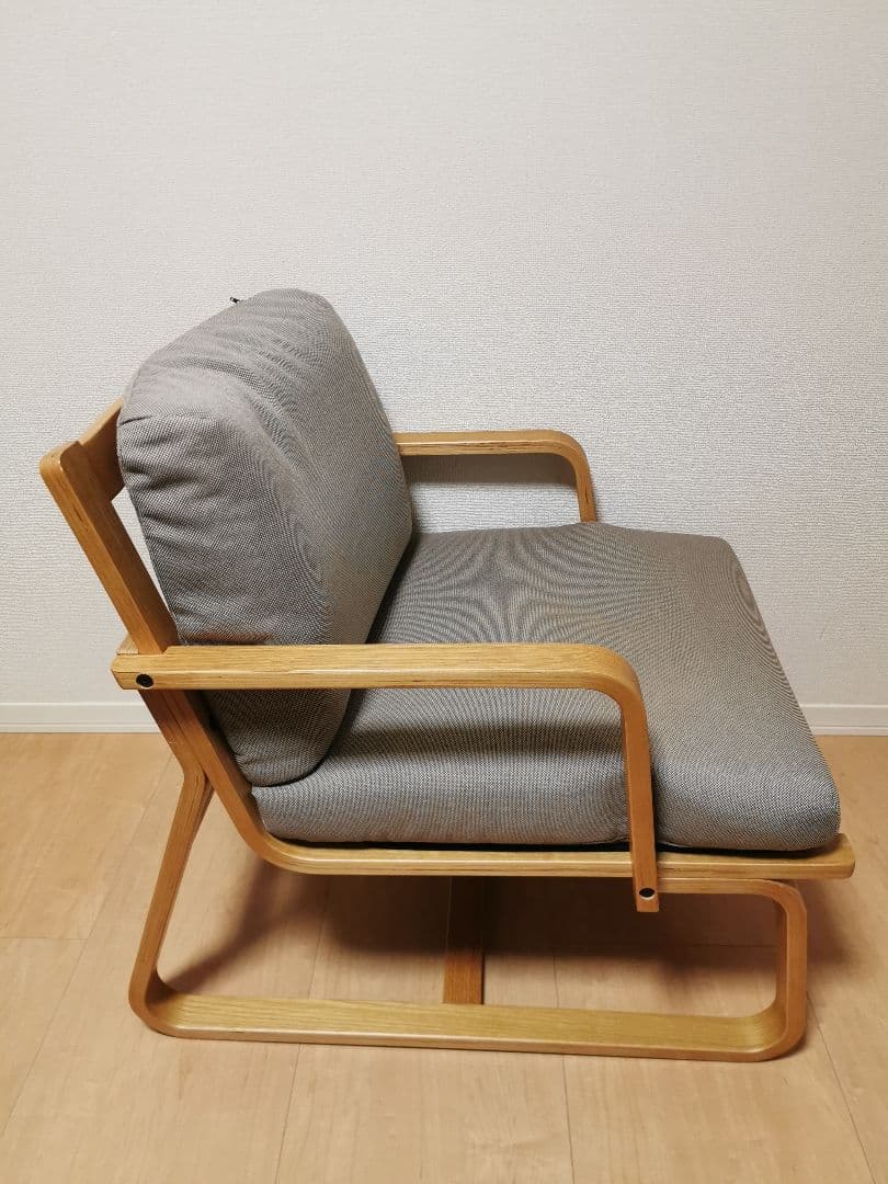 無印良品(MUJI) リビングでもダイニングでもつかえるソファチェア・オーク材①