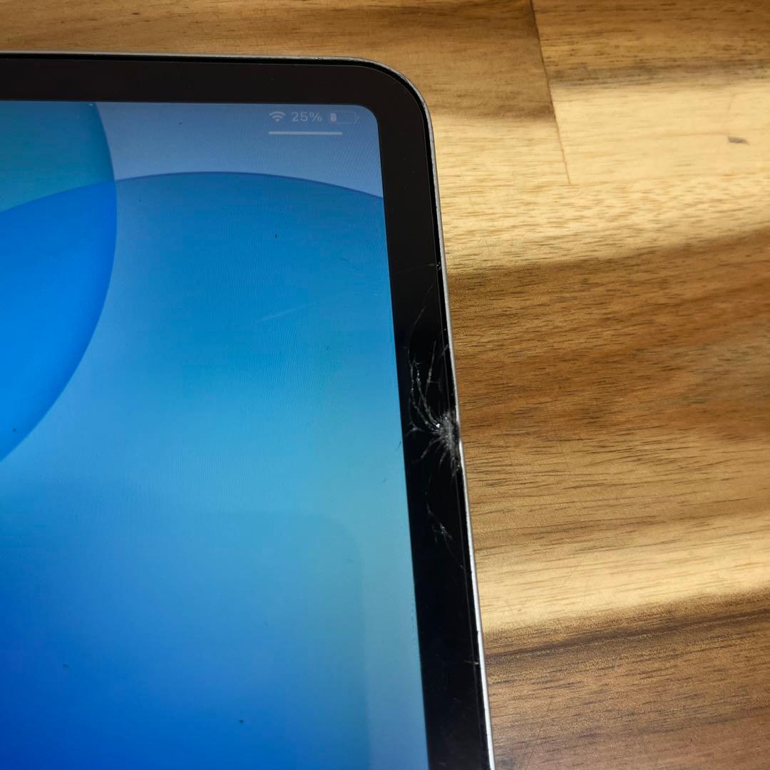 iPad Pro 11 (2018)第一世代 64GB画面にヒビあり。完動作品