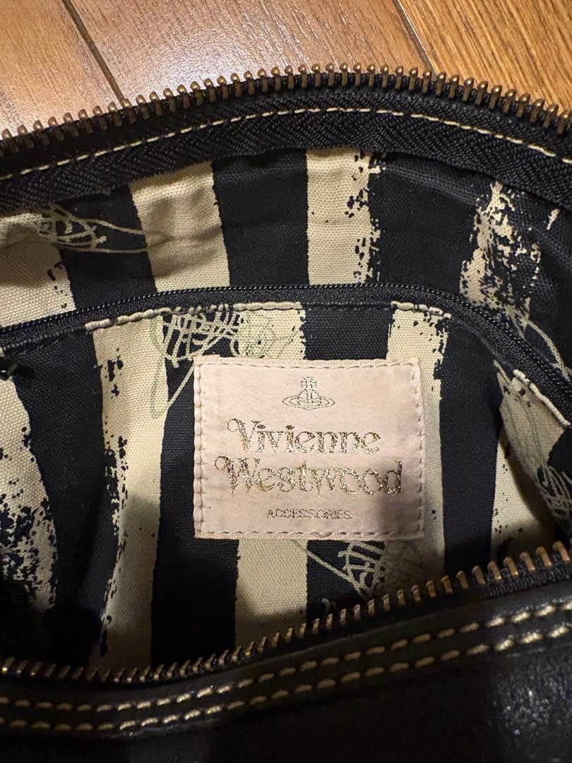 ヴィヴィアンウエストウッド ショルダーバッグ アコード筒型 オーブ型
