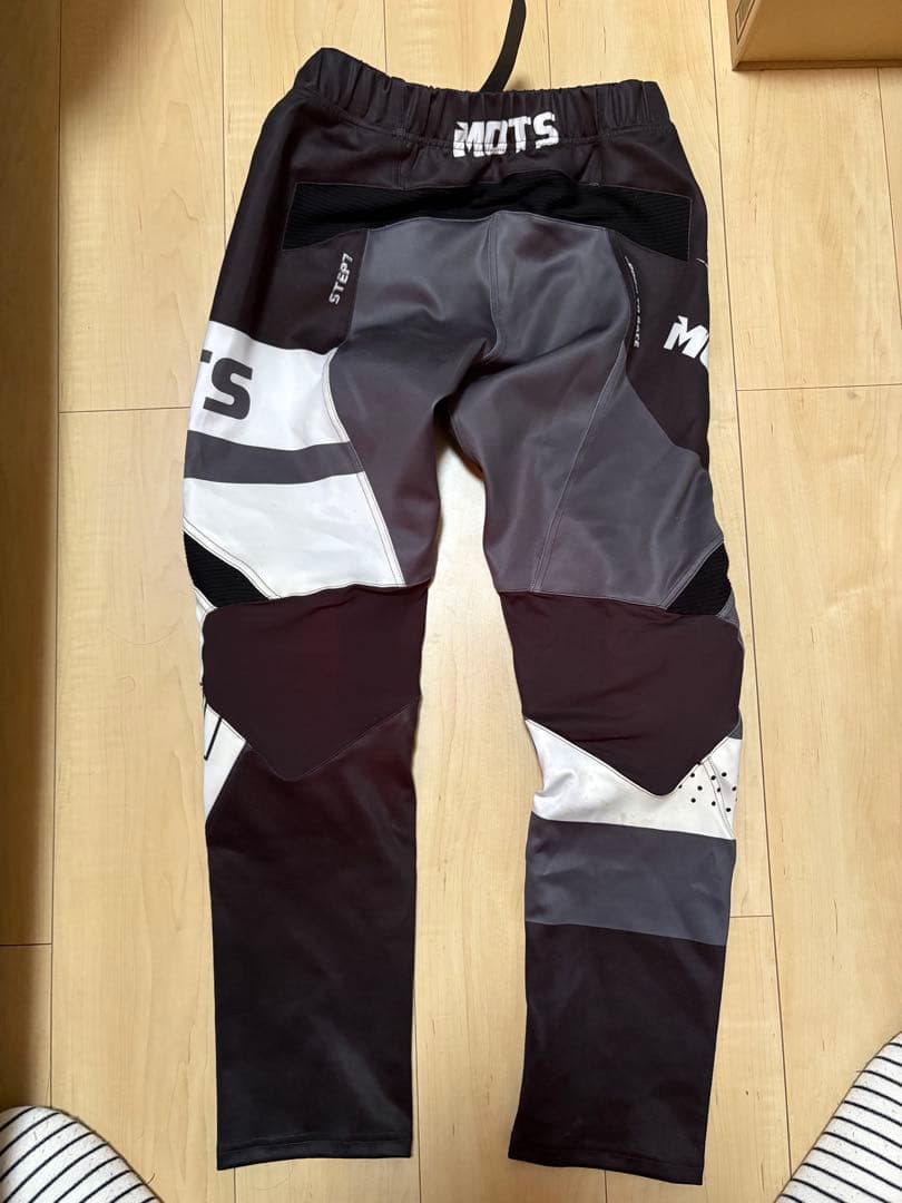 MOTS STEP7 トライアルウェア　黒白　上下セット　Lサイズ