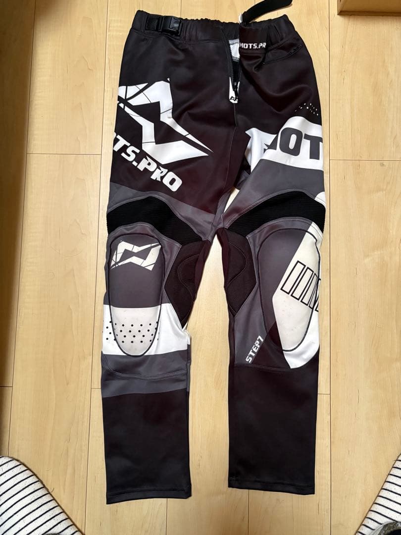 MOTS STEP7 トライアルウェア　黒白　上下セット　Lサイズ