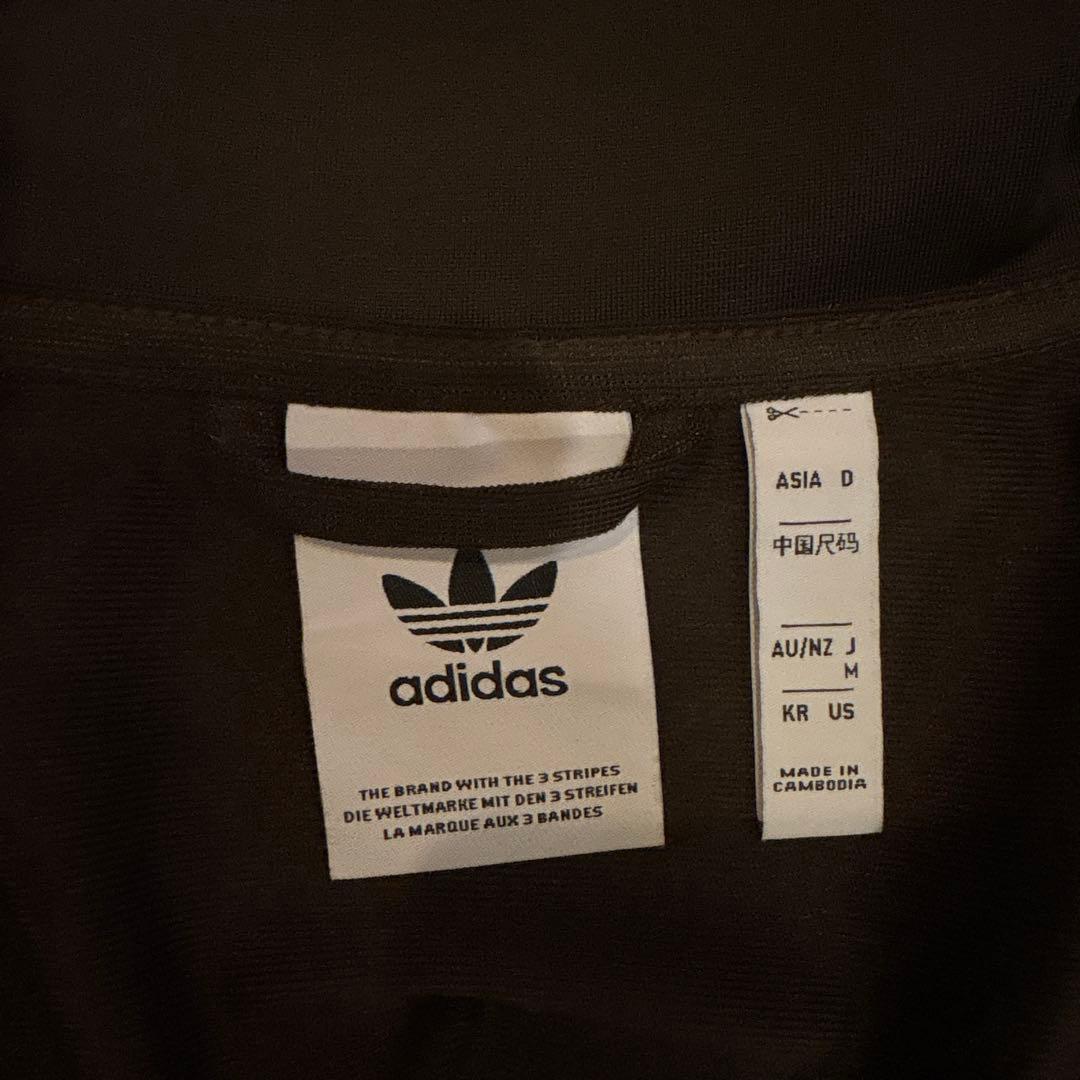 adidas ジェンダーニュートラル　トラックジャケット ブラウン