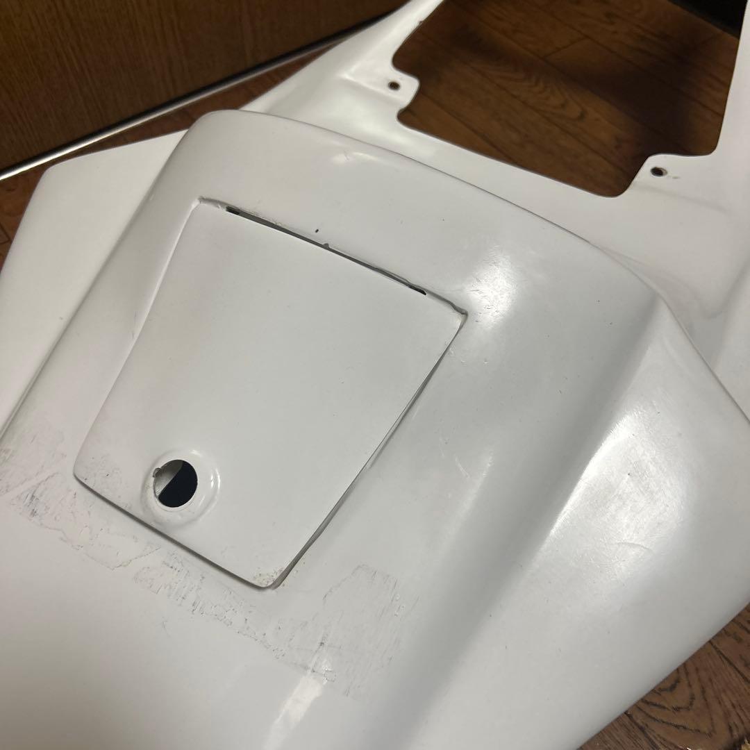 FRP製 NS-1 シートカウル 流線型デザイン 取り付け穴あり　ひび割れあり。