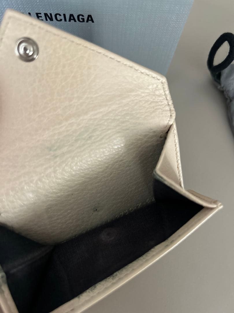 バレンシアガ　ペーパーミニウォレット　タピオカベージュ