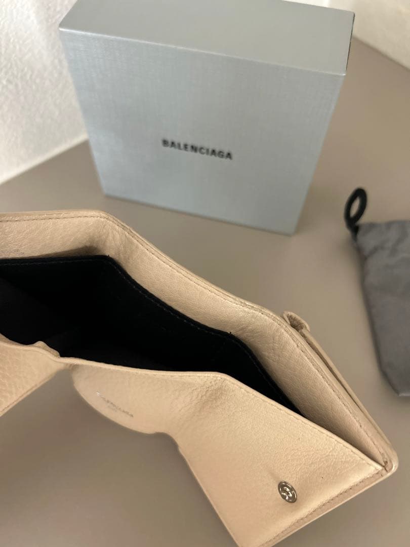 バレンシアガ　ペーパーミニウォレット　タピオカベージュ