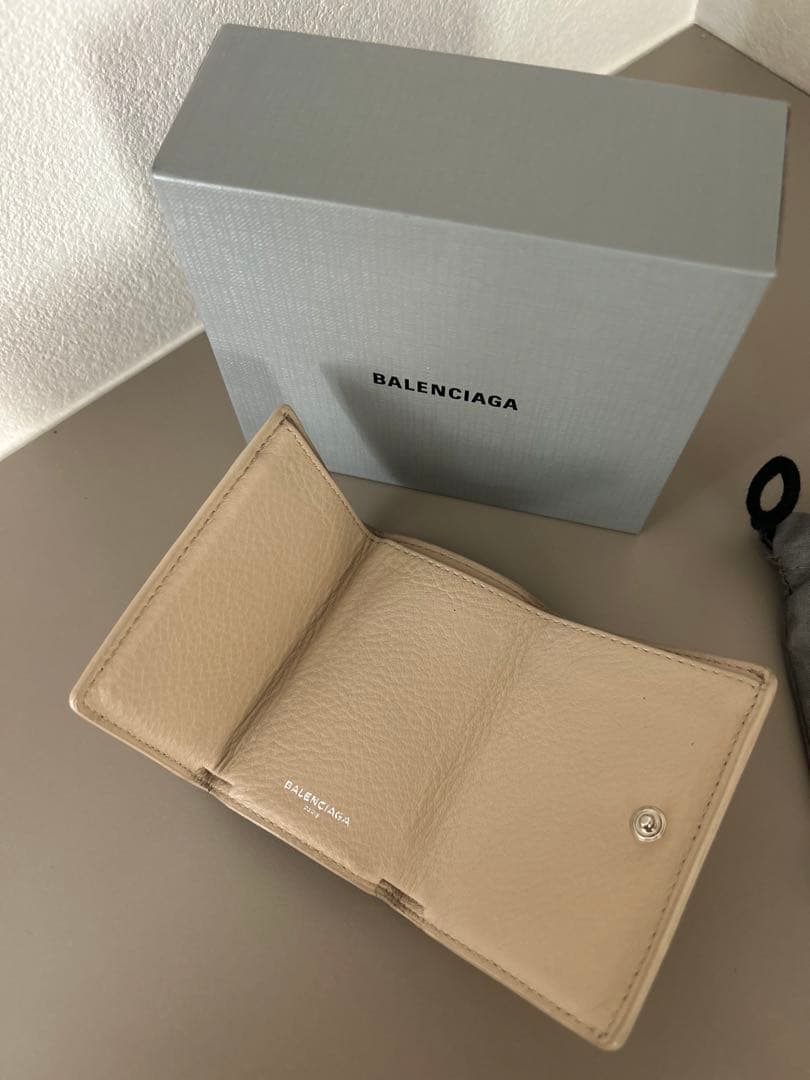 バレンシアガ　ペーパーミニウォレット　タピオカベージュ