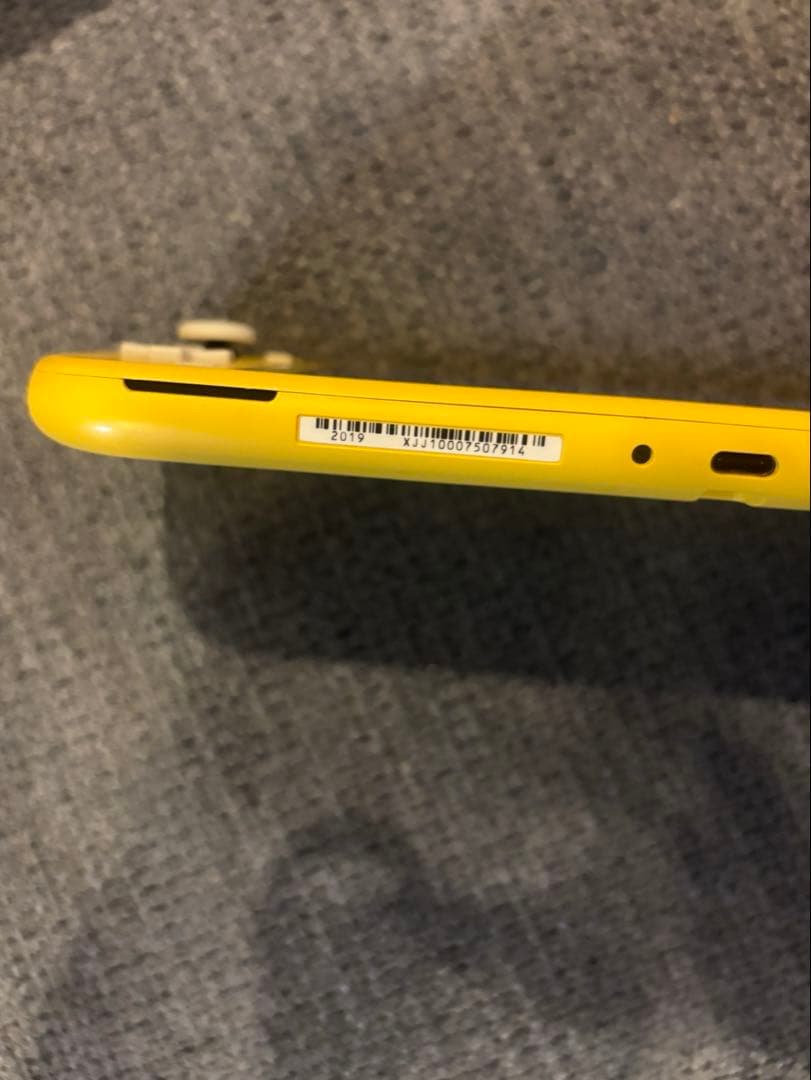 Nintendo Switch Lite イエロー 本体　充電器付き