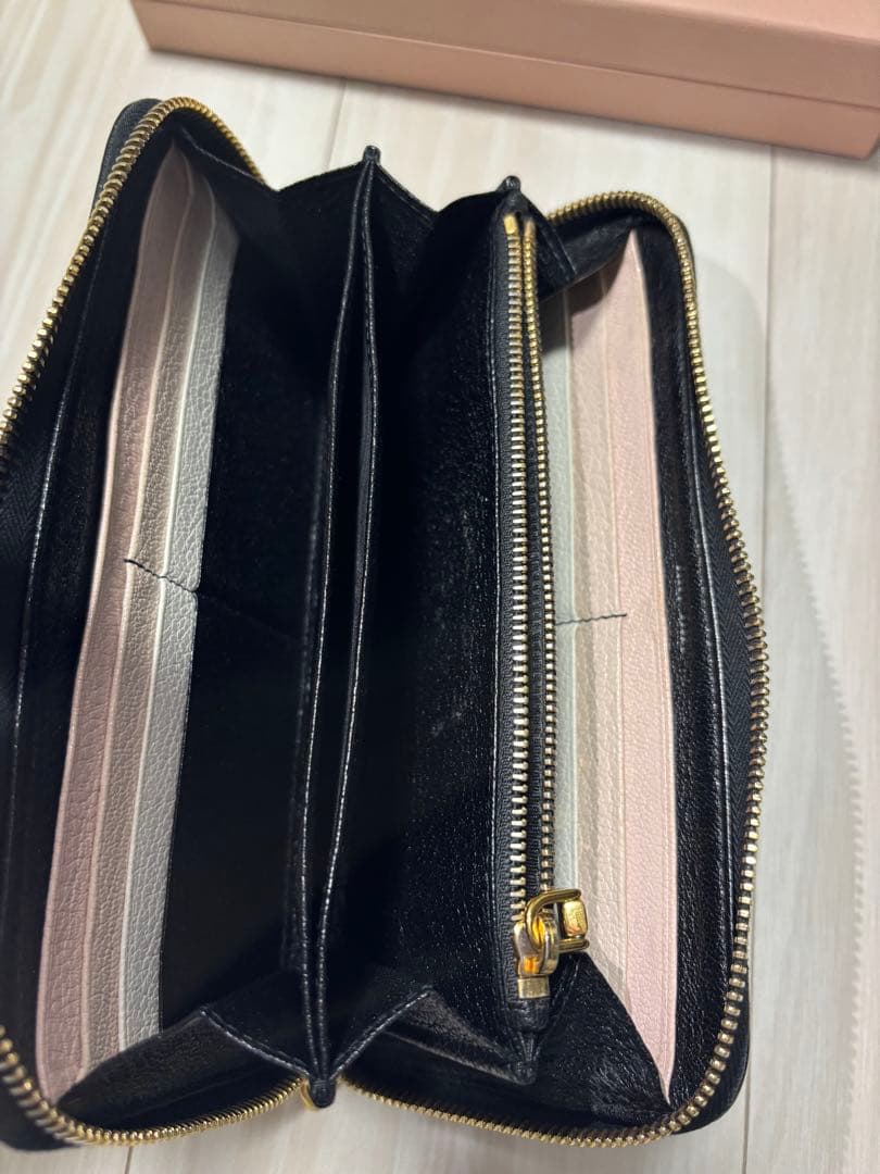 MIU MIU ブラックレザー 長財布 箱付き