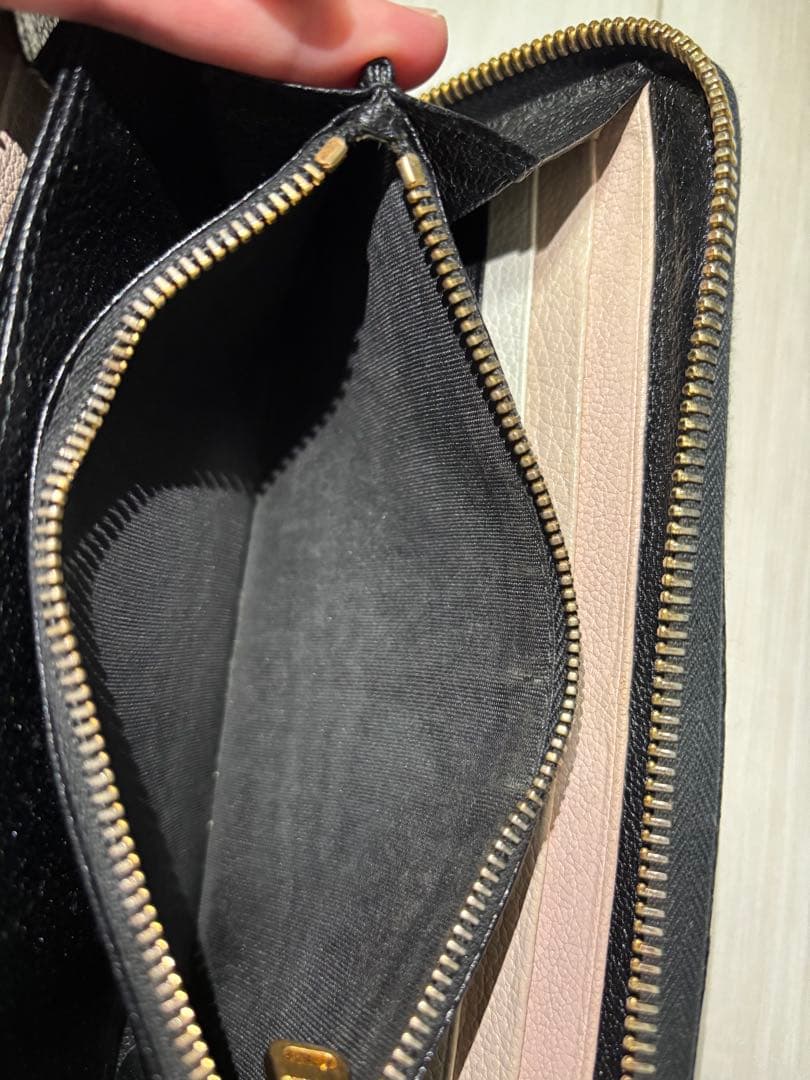 MIU MIU ブラックレザー 長財布 箱付き