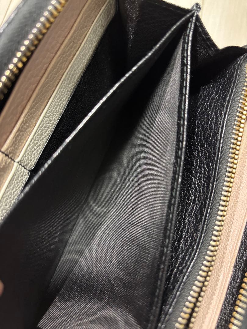 MIU MIU ブラックレザー 長財布 箱付き