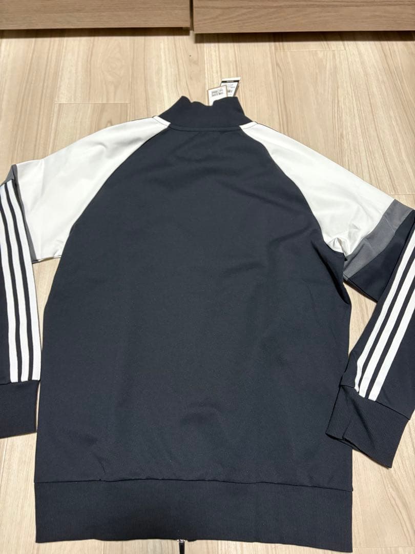 adidas トラックジャケット　　ガゼル　supreme アディゼロ