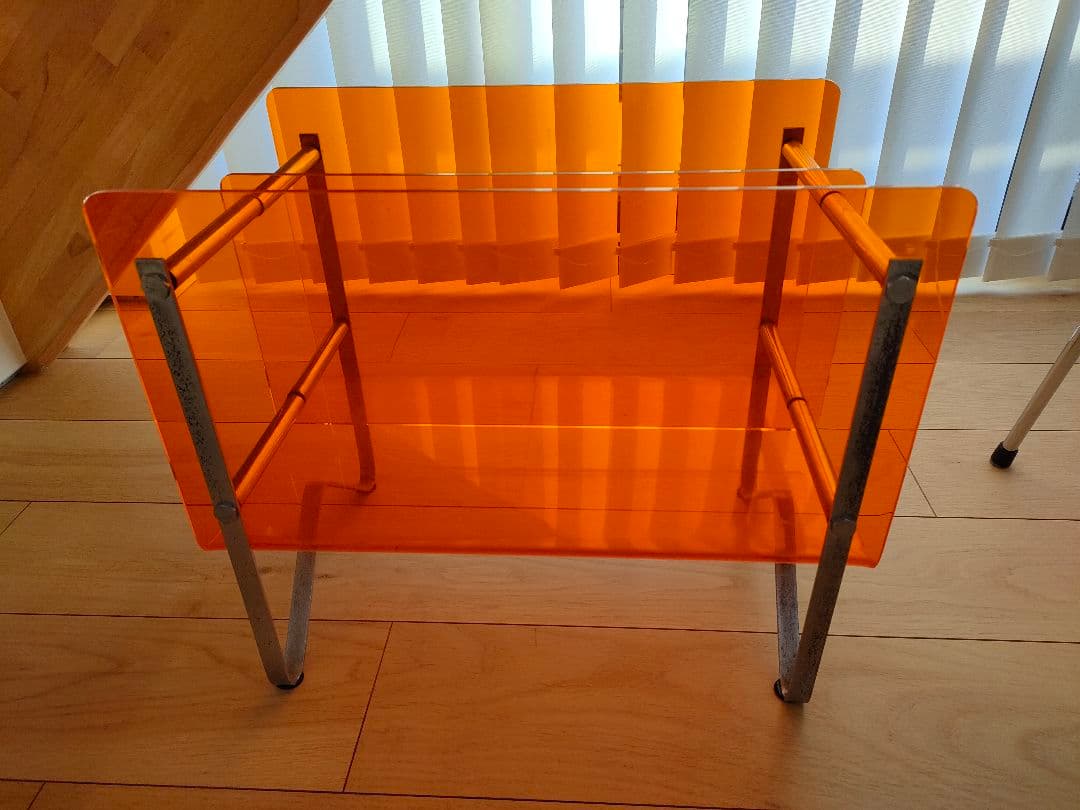オレンジ アクリル マガジンラック　ミッドセンチュリー　レトロ　スペースエイジ
