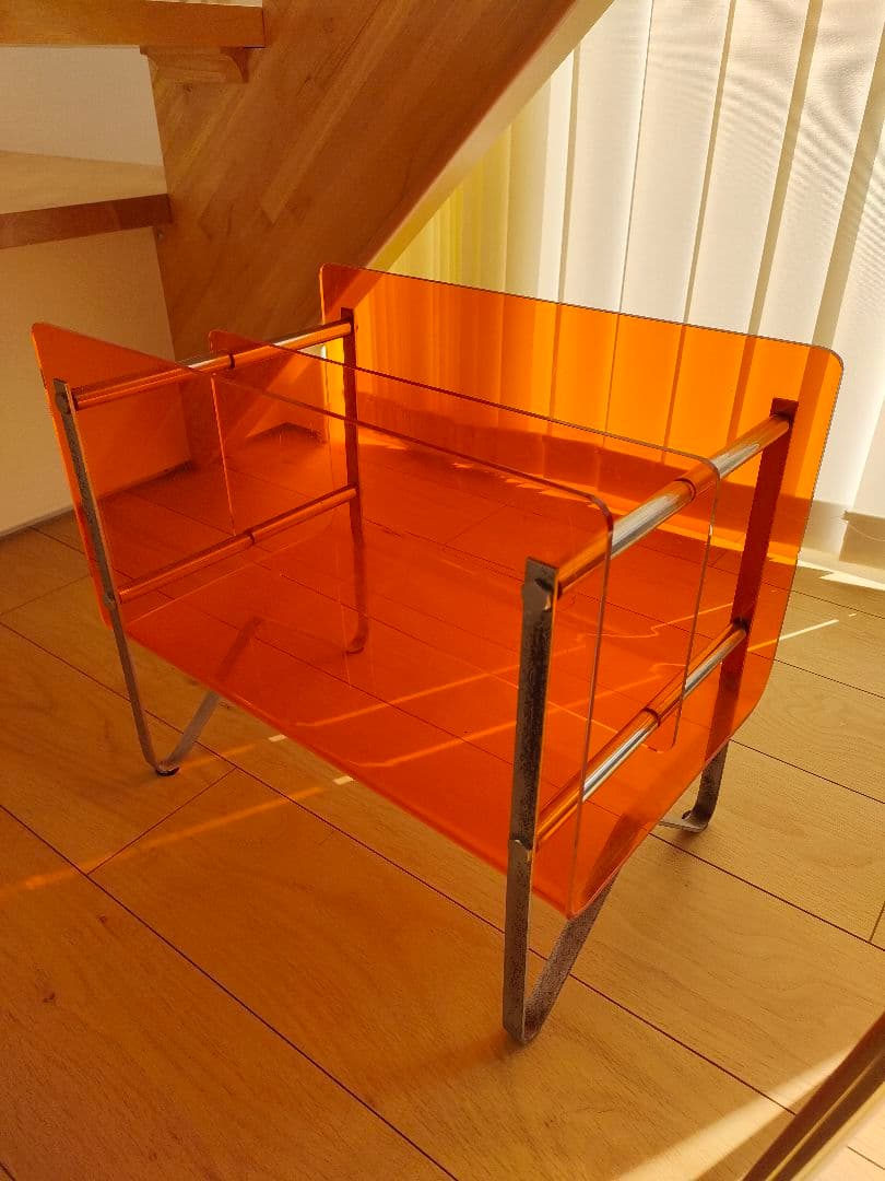 オレンジ アクリル マガジンラック　ミッドセンチュリー　レトロ　スペースエイジ