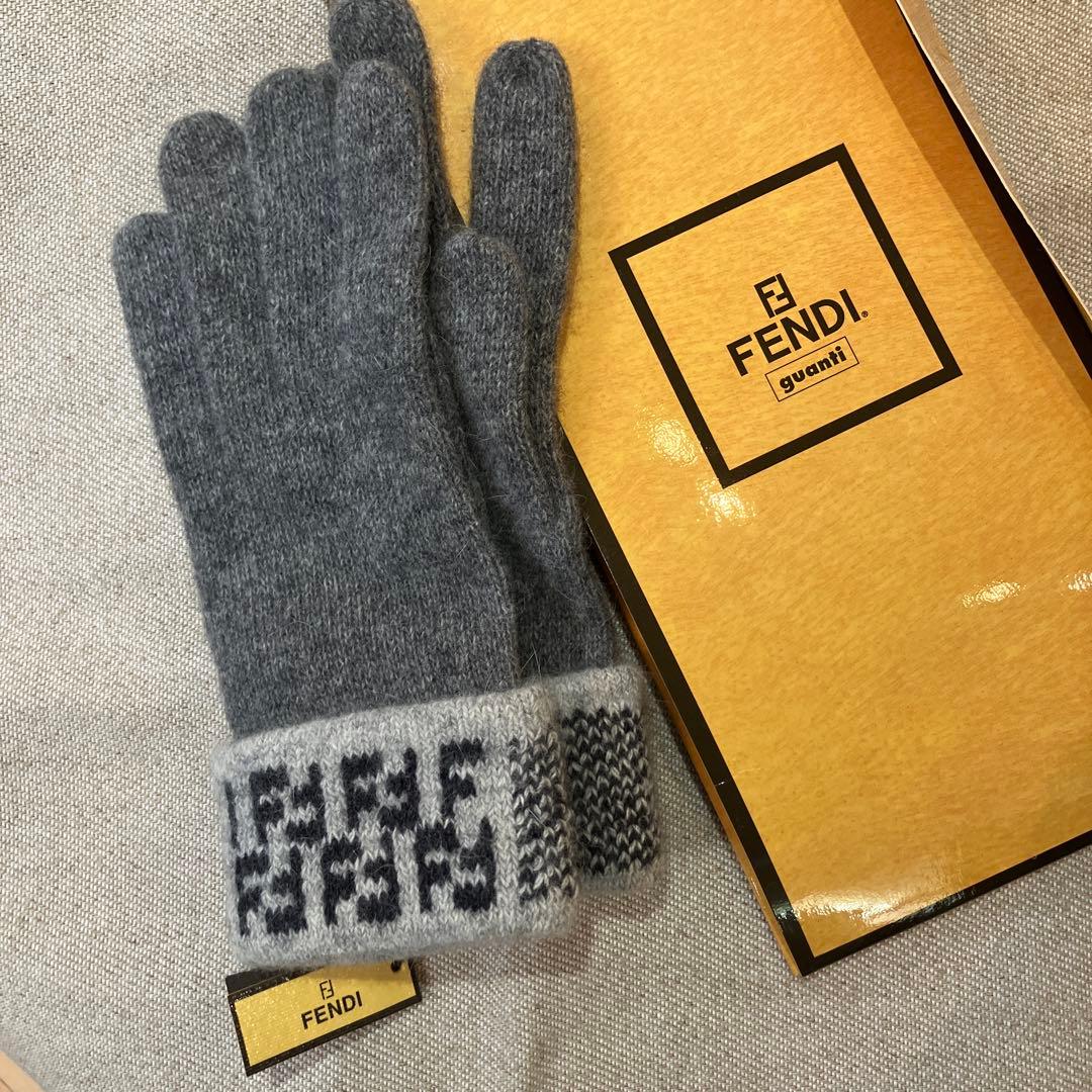 フェンディニット手袋未使用
