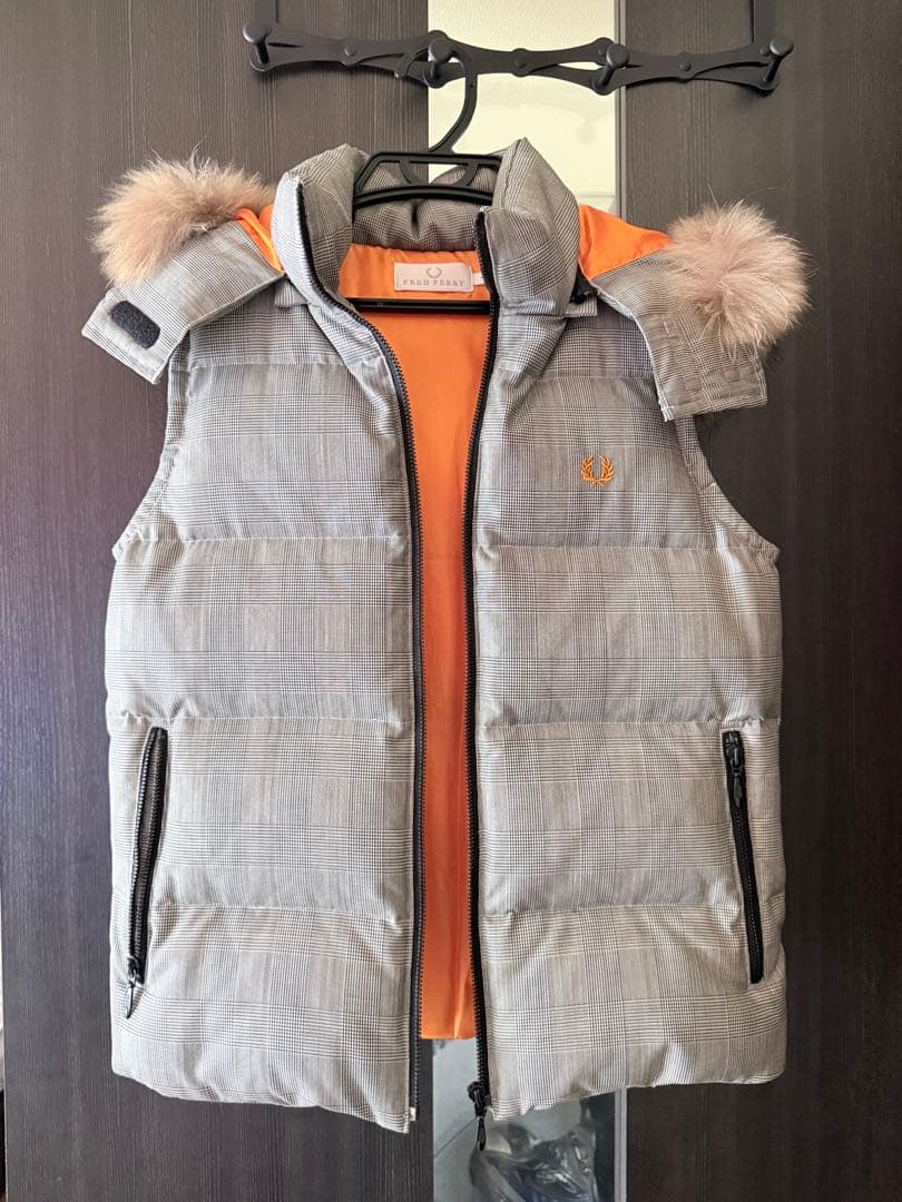 FRED PERRY ファー付きダウンベスト
