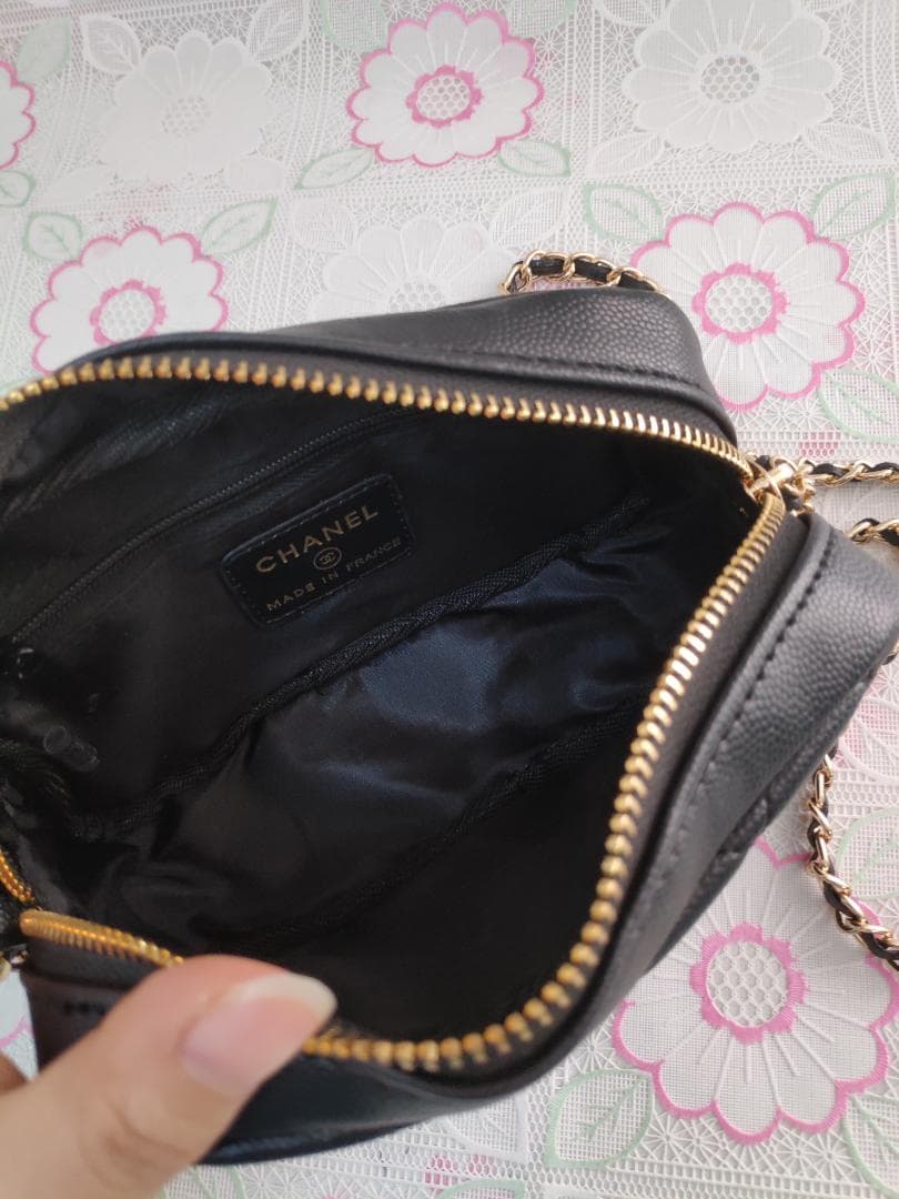 キルティング　ショルダーバッグ　チャーム付き