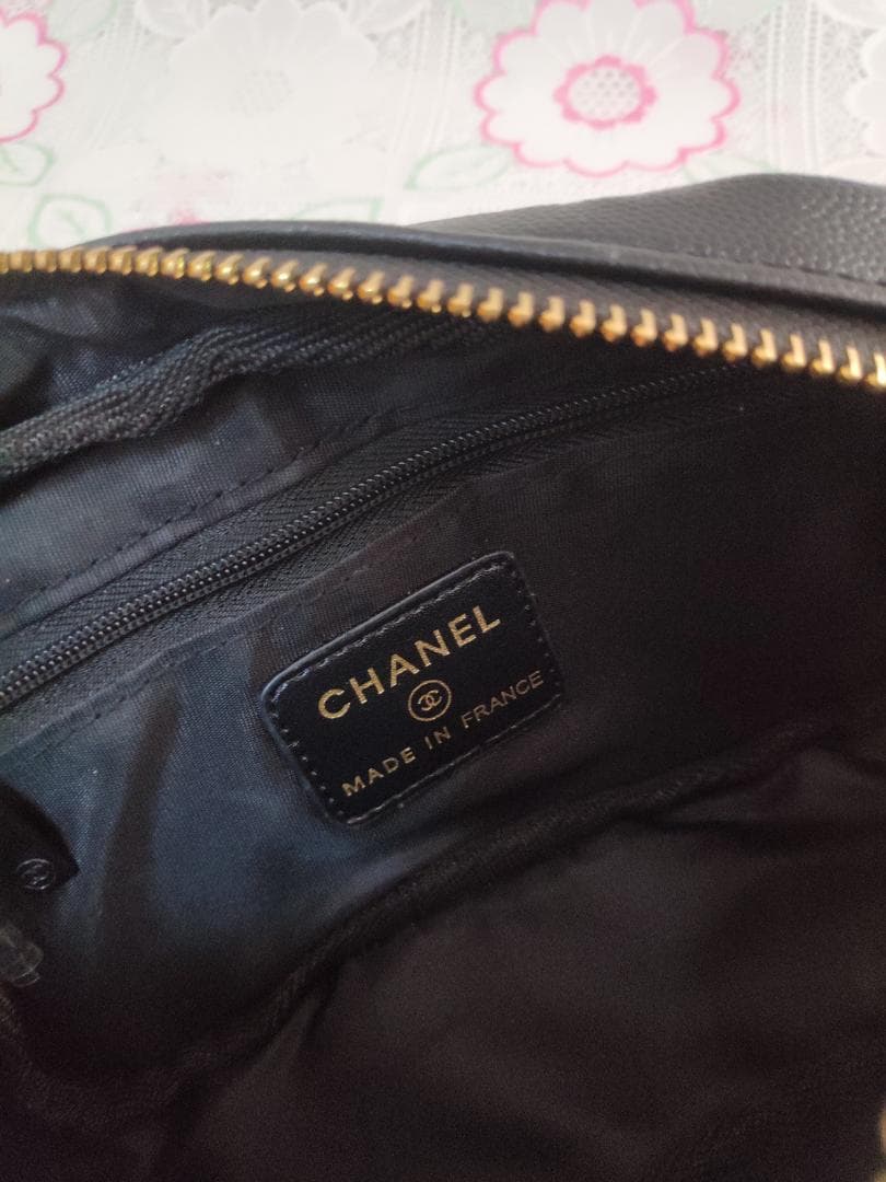 キルティング　ショルダーバッグ　チャーム付き