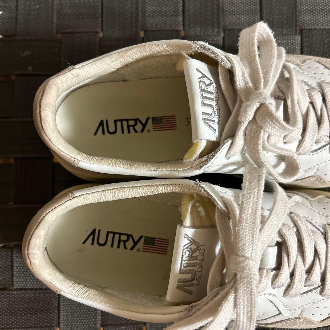 AUTRY MEDALIST LOW ホワイト×ベージュ