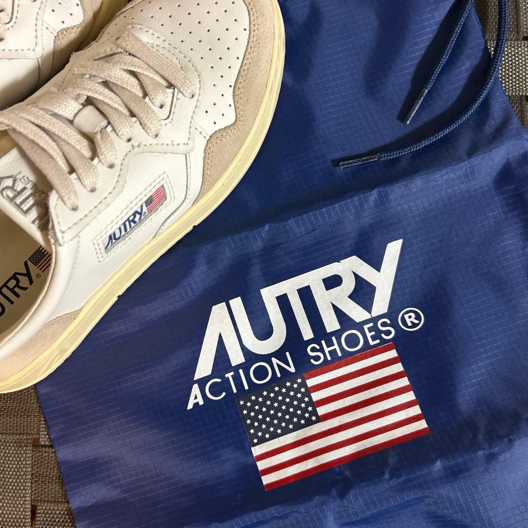 AUTRY MEDALIST LOW ホワイト×ベージュ