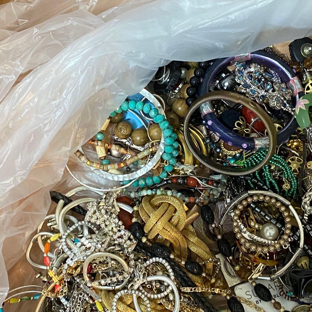 大量　まとめ売り　ジャンク　未選別　アクセサリー色々⑧　約5.6㎏　ネックレス他