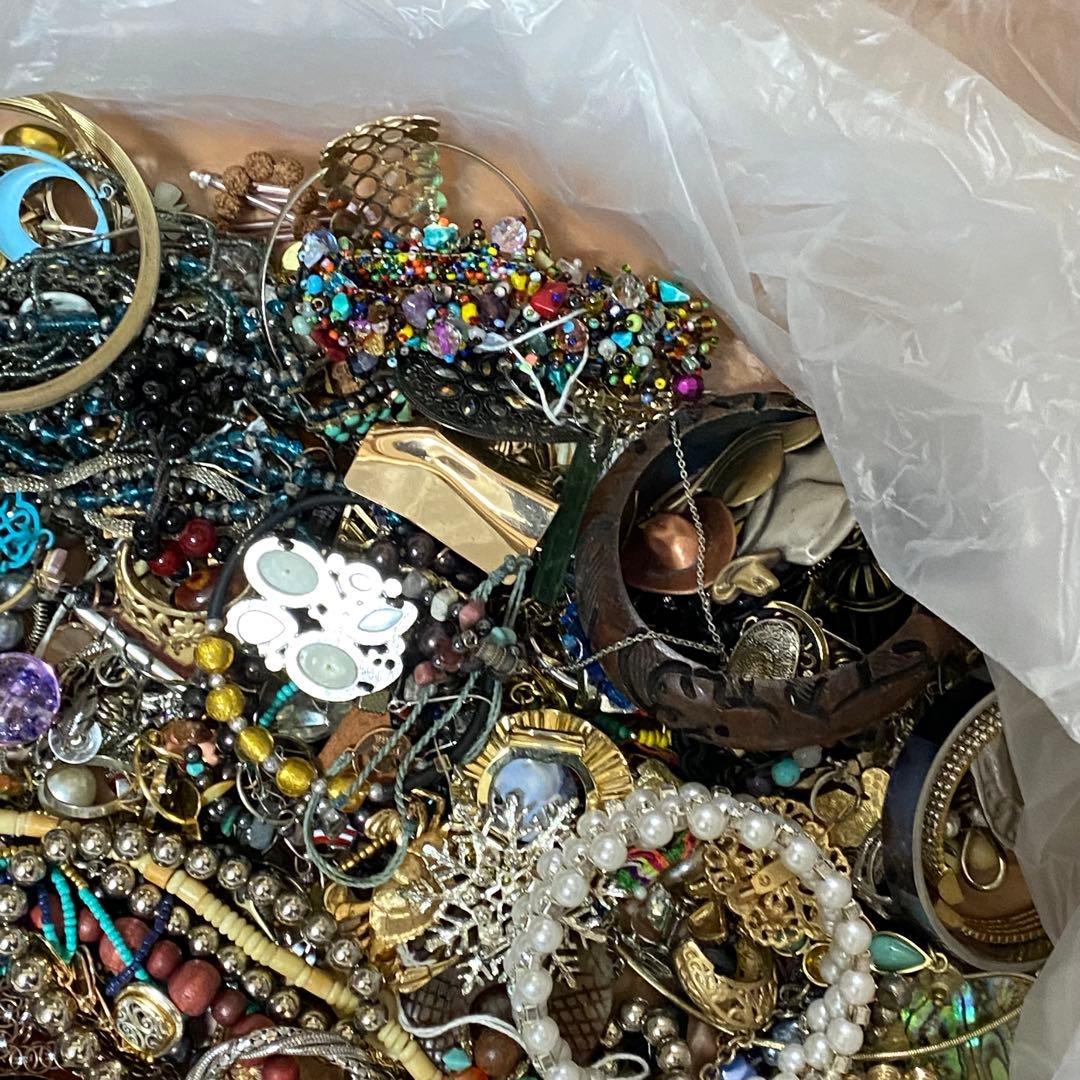 大量　まとめ売り　ジャンク　未選別　アクセサリー色々⑧　約5.6㎏　ネックレス他