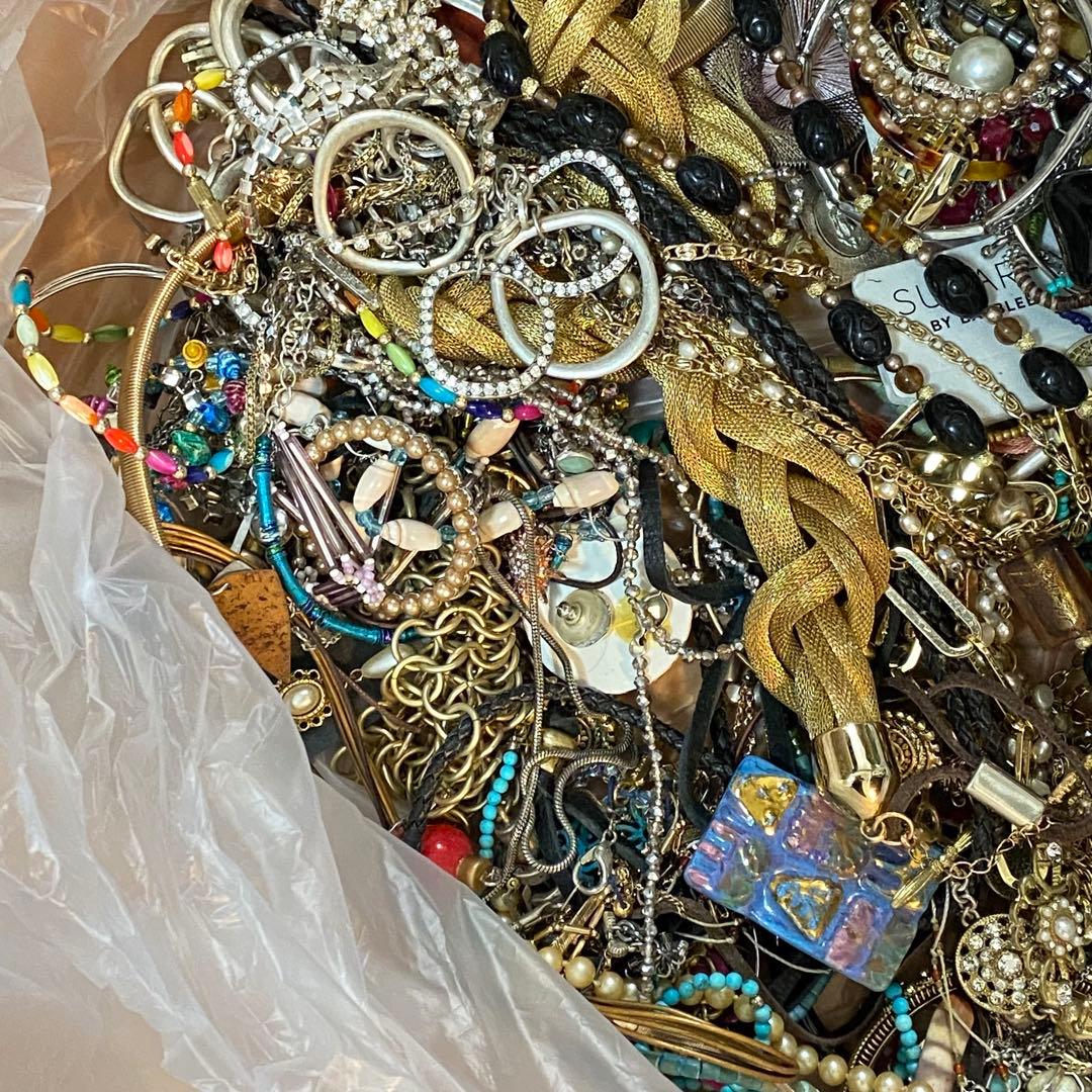 大量　まとめ売り　ジャンク　未選別　アクセサリー色々⑧　約5.6㎏　ネックレス他