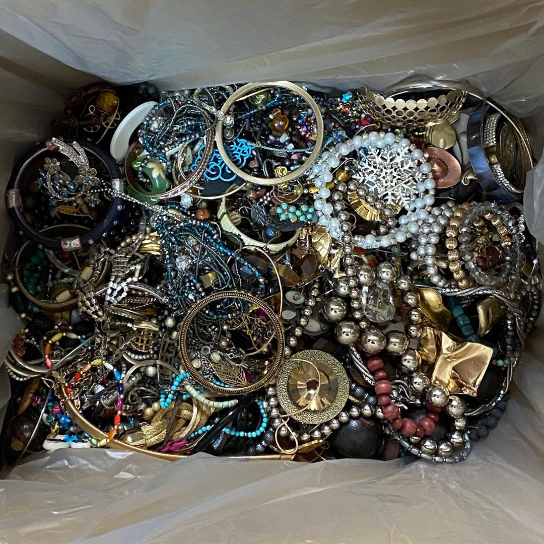 大量　まとめ売り　ジャンク　未選別　アクセサリー色々⑧　約5.6㎏　ネックレス他