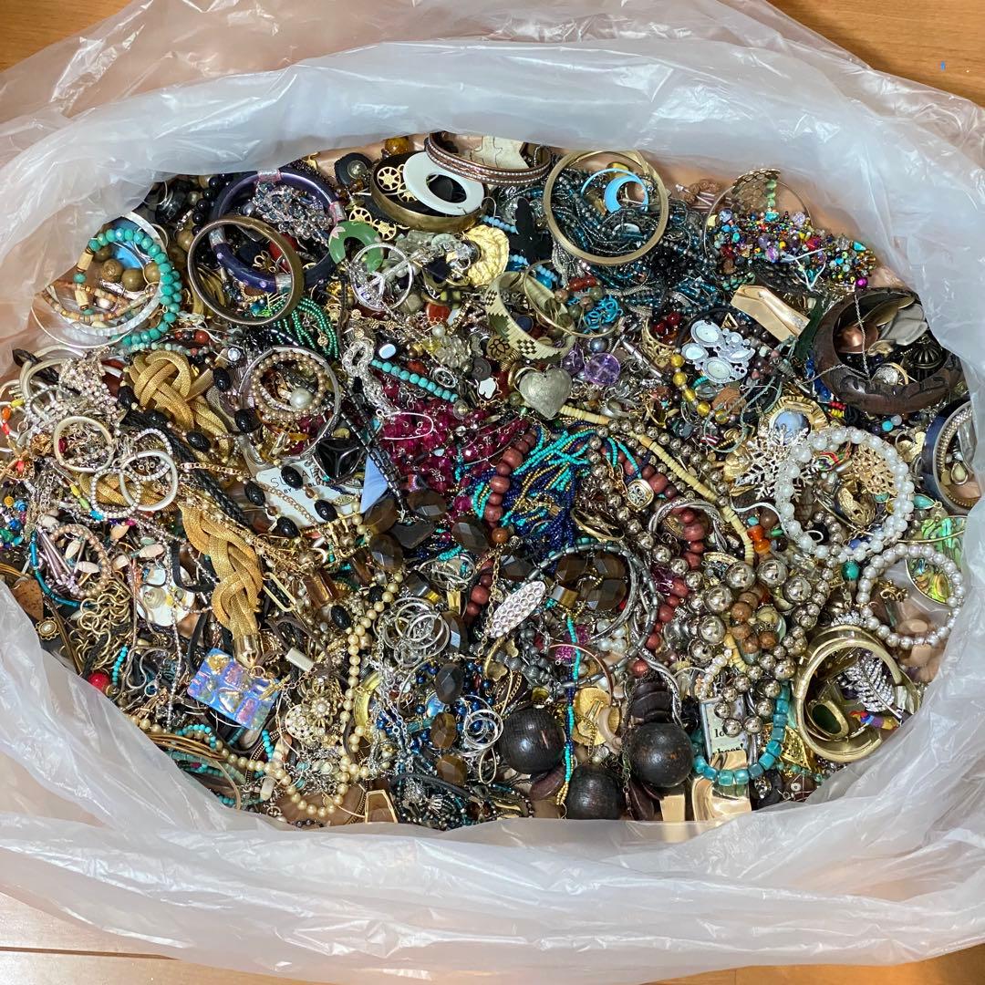 大量　まとめ売り　ジャンク　未選別　アクセサリー色々⑧　約5.6㎏　ネックレス他