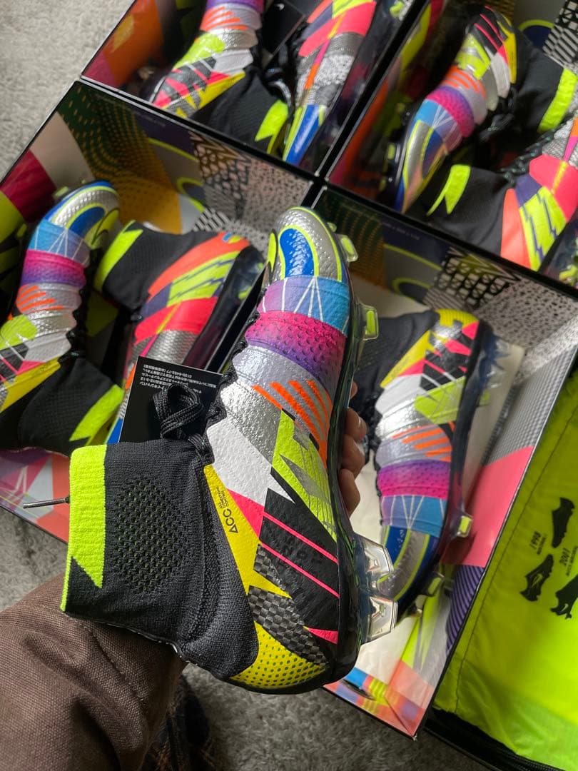 激レア 世界三千足限定 サッカー スパイク ワットザマーキュリアルFG