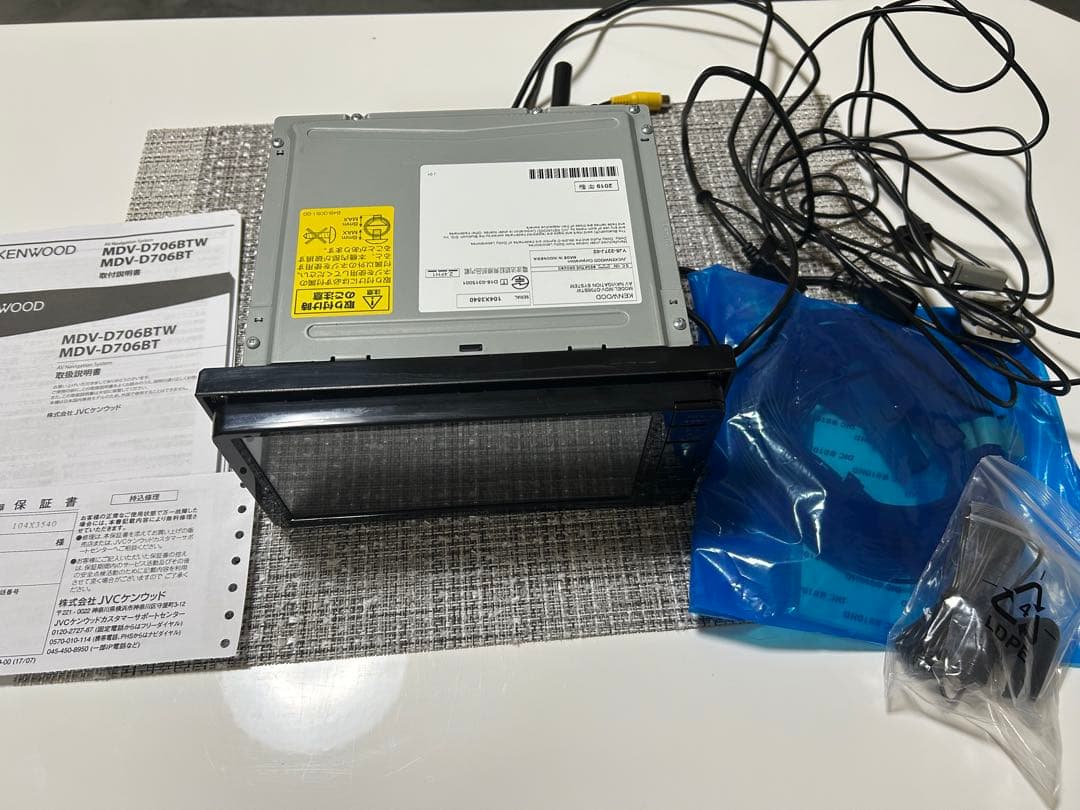 彩速ナビKENWOODカーナビ2019年製　MDV-D706BTW 7インチ