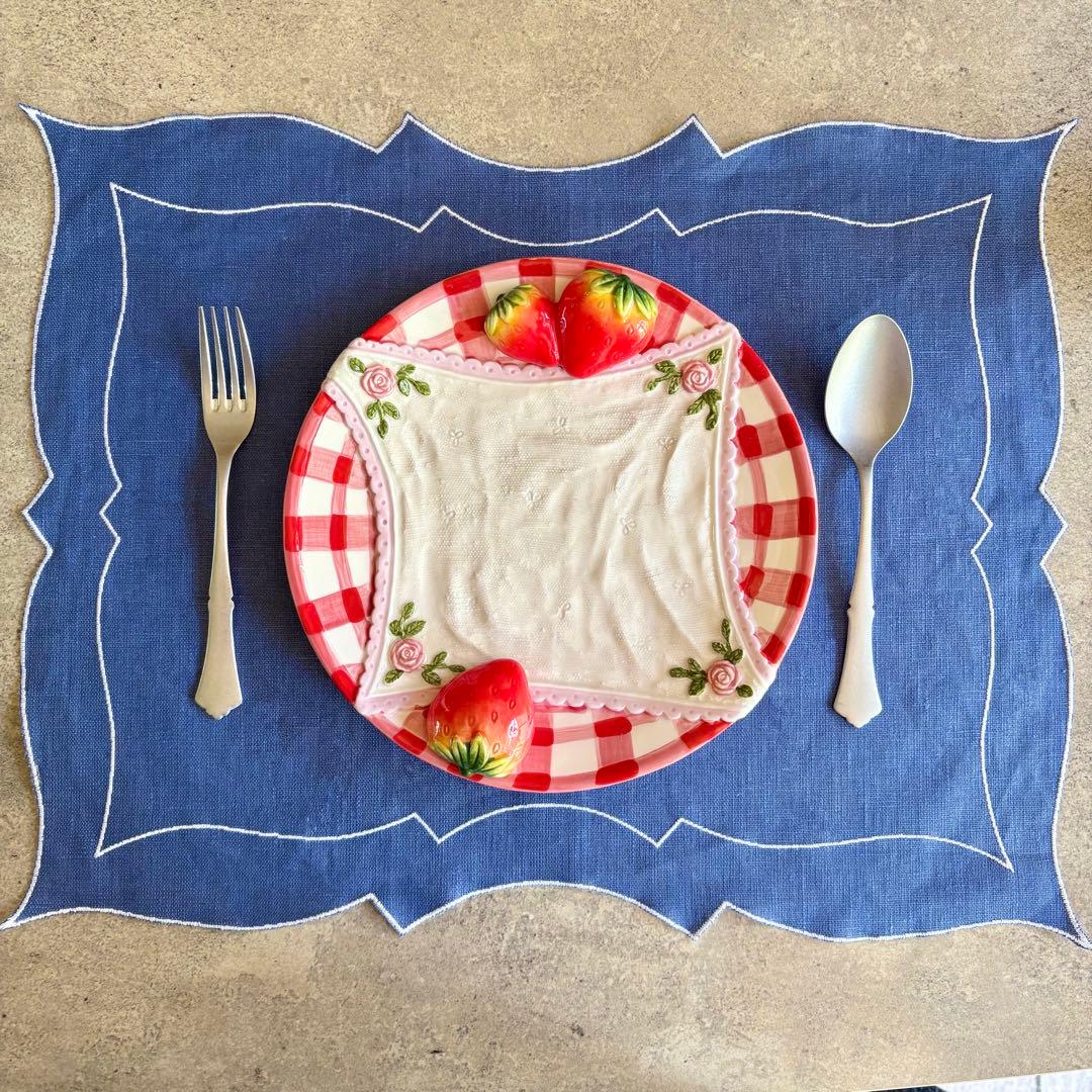 レースハンカチ苺プレート　2枚　皿　食器　メルヘン　赤　青　いちご　ヴィンテージ