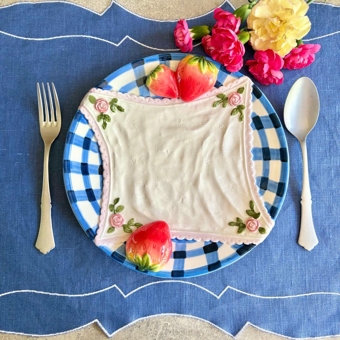 レースハンカチ苺プレート　2枚　皿　食器　メルヘン　赤　青　いちご　ヴィンテージ