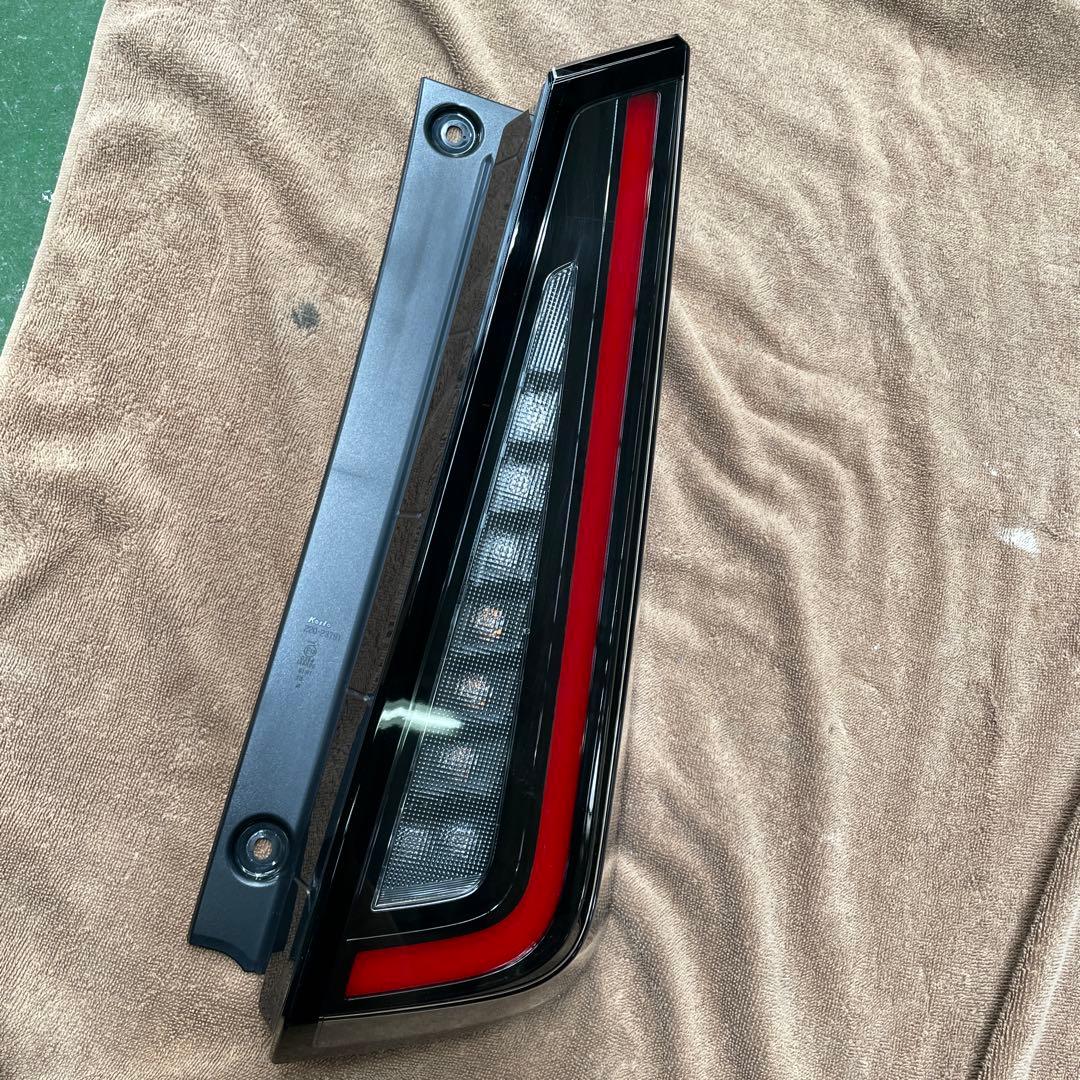 c28 セレナ右テールランプ　美品
